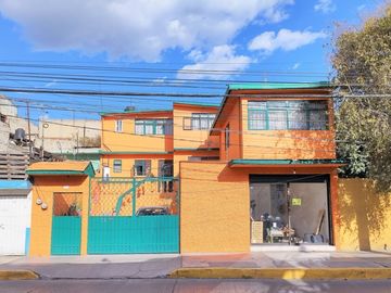 Inmueble / Casa con Local Comercial, sobre Av. 16 de Septiembre