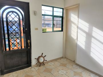 Inmueble / Casa con Local Comercial, sobre Av. 16 de Septiembre