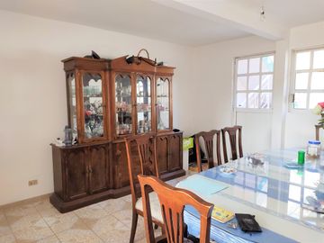 Inmueble / Casa con Local Comercial, sobre Av. 16 de Septiembre