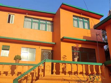 Inmueble / Casa con Local Comercial, sobre Av. 16 de Septiembre