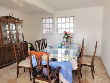 Inmueble / Casa con Local Comercial, sobre Av. 16 de Septiembre
