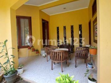 Dijual Rumah Super Cozy di Cinere Posisi Hoek Ada Swimming Pool