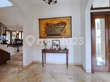 Dijual Rumah Super Cozy di Cinere Posisi Hoek Ada Swimming Pool