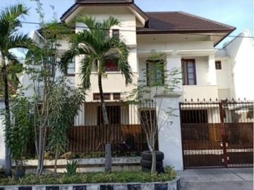 Rumah Darmo Permai Selatan, Pusat kota lokasi strategis
