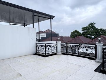 Rumah Terbaru Dengan Gaya Modern Klasik Mewah Jakarta Selatan