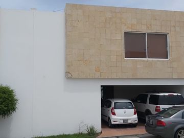 VENTA Casa Amplia Acera Sombra, Playas del Conchal, Alvarado.