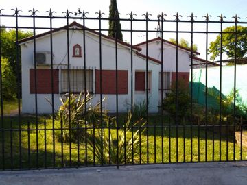 CASA EN VENTA 6 AMB. MERLO BARRIO SAMORE