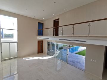 Casa Lujosa en Residencia en Las Palmas Green  con Alberca