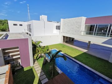 Casa Lujosa en Residencia en Las Palmas Green  con Alberca