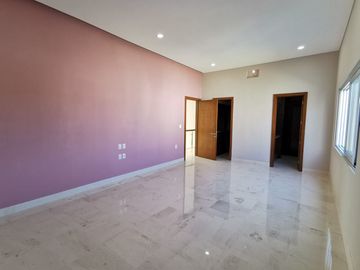 Casa Lujosa en Residencia en Las Palmas Green  con Alberca