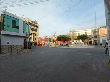 ✨ ¡Oportunidad única en Chiclayo! ✨

Se vende exclusivo aire ubicada en esquina con vista al parque, perfecto para diseñar y construir tu proyecto a