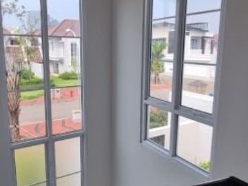 TURUN HARGA DIJUAL RUMAH BAGUS HOEK DI GRANADA AT ALICANTE GADING SERPONG