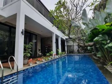 Rumah Bagus Dengan Kolam Renang Kemang Jakarta Selatan