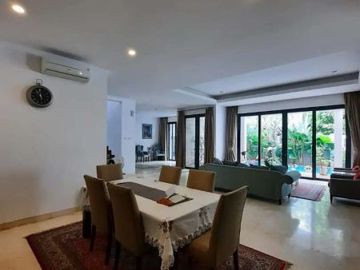Rumah Bagus Dengan Kolam Renang Kemang Jakarta Selatan