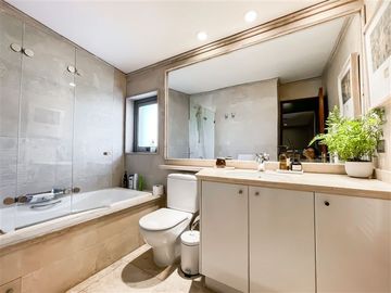 Departamento en venta de 6 dorm. en Vitacura