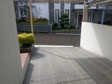 RUMAH BAGUS CLUSTER PERMANA ADA GARASI 2 MOBIL DAN 1 MOTOR