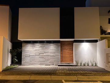 Hermosa Casa en La Condesa Juriquilla, 4ta Recamara en PB, C.290 m2, LUJO