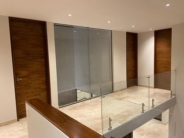 Hermosa Casa en La Condesa Juriquilla, 4ta Recamara en PB, C.290 m2, LUJO