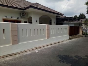 RUMAH CANTIK HARGA MURAH SEMI FURNISHED DEKAT KAMPUS TERNAMA DI JOGJA