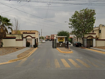 Casa en Fracc. Urbi Villa Colonial, Monterrey, Nvo. León. **Remate Bancario**.