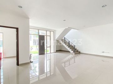 Rumah Besar 4 Kamar Tidur Hadap Selatan Stock Terbatas