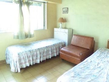 QUINTA LOTE 1450 M2, 220M2 CONSTR., CASA PPAL, QUINCHO, CASA HUESPEDES, PISCINA, GRAN PARQUE,  PARRILLA, POOL HOUSE, JACUZZI,VESTUARIOS EXCELENTE OPOR