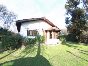 QUINTA LOTE 1450 M2, 220M2 CONSTR., CASA PPAL, QUINCHO, CASA HUESPEDES, PISCINA, GRAN PARQUE,  PARRILLA, POOL HOUSE, JACUZZI,VESTUARIOS EXCELENTE OPOR