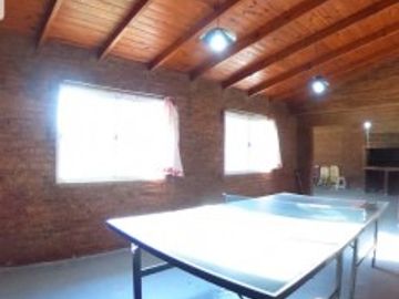 QUINTA LOTE 1450 M2, 220M2 CONSTR., CASA PPAL, QUINCHO, CASA HUESPEDES, PISCINA, GRAN PARQUE,  PARRILLA, POOL HOUSE, JACUZZI,VESTUARIOS EXCELENTE OPOR