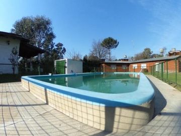 QUINTA LOTE 1450 M2, 220M2 CONSTR., CASA PPAL, QUINCHO, CASA HUESPEDES, PISCINA, GRAN PARQUE,  PARRILLA, POOL HOUSE, JACUZZI,VESTUARIOS EXCELENTE OPOR