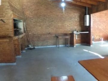 QUINTA LOTE 1450 M2, 220M2 CONSTR., CASA PPAL, QUINCHO, CASA HUESPEDES, PISCINA, GRAN PARQUE,  PARRILLA, POOL HOUSE, JACUZZI,VESTUARIOS EXCELENTE OPOR