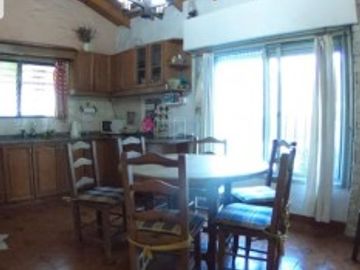 QUINTA LOTE 1450 M2, 220M2 CONSTR., CASA PPAL, QUINCHO, CASA HUESPEDES, PISCINA, GRAN PARQUE,  PARRILLA, POOL HOUSE, JACUZZI,VESTUARIOS EXCELENTE OPOR
