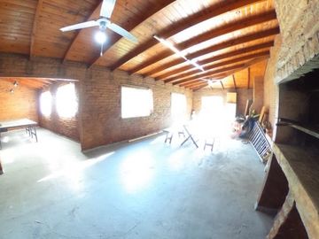 QUINTA LOTE 1450 M2, 220M2 CONSTR., CASA PPAL, QUINCHO, CASA HUESPEDES, PISCINA, GRAN PARQUE,  PARRILLA, POOL HOUSE, JACUZZI,VESTUARIOS EXCELENTE OPOR
