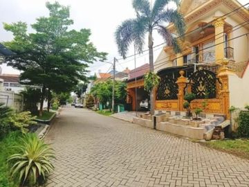 Rumah Mewah di Gayung sari Ada Kolam Renang Full Furnish