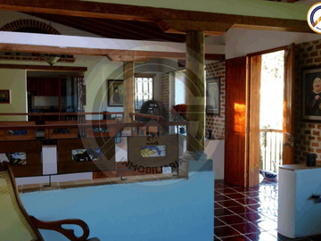 ESPECTACULAR CASA !! RODEADO DE LA NATURALEZA