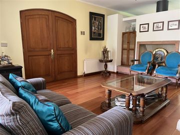 Casa en venta de 5 dorm. en Las Condes