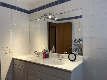 Casa en venta de 5 dorm. en Las Condes