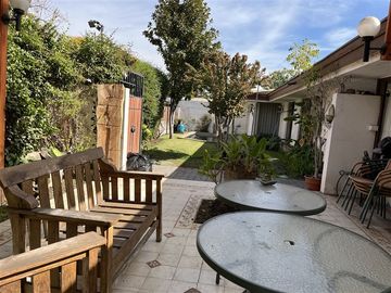 Casa en venta de 5 dorm. en Las Condes