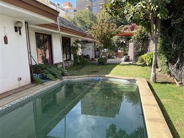 Casa en venta de 5 dorm. en Las Condes