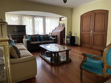 Casa en venta de 5 dorm. en Las Condes