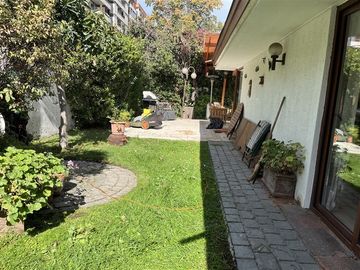 Casa en venta de 5 dorm. en Las Condes