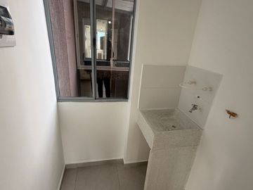 apartamento en arriendo en las flores. Cod A218020