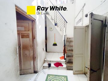 Rumah Hoek Jl. Asembagus III/1, Surabaya