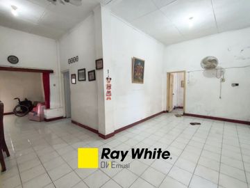 Rumah Hoek Jl. Asembagus III/1, Surabaya
