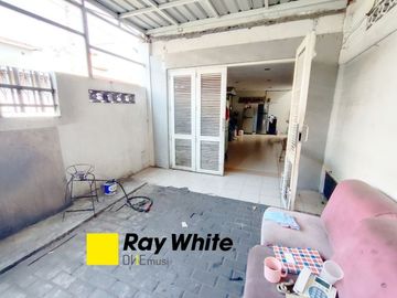 Rumah Hoek Jl. Asembagus III/1, Surabaya