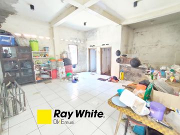 Rumah Hoek Jl. Asembagus III/1, Surabaya