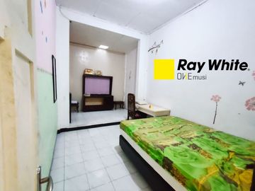 Rumah Hoek Jl. Asembagus III/1, Surabaya