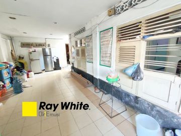 Rumah Hoek Jl. Asembagus III/1, Surabaya