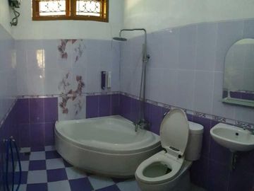 Dijual Rumah + Tanah Luas 1.700 M² di Kuningan - Harga Menarik Ada Balong Ikan Luas