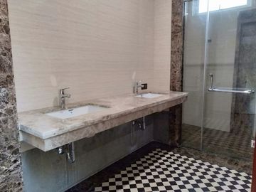 Dijual Rumah Graha Family Surabaya Barat