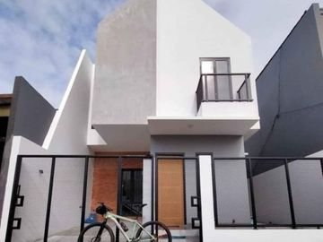 Rumah Baru Siap Huni Modern Industrial Di Ciwastra Bandung
